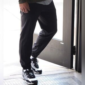 CSG movement Men's Black cargo Joggers size large. Nwt